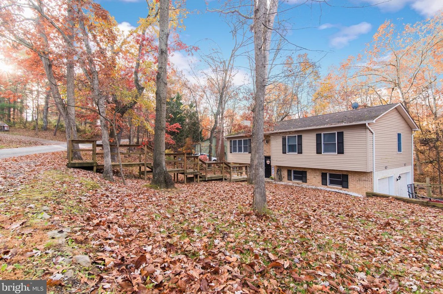 237 Lakeview Dr, Cross Junction, VA 22625