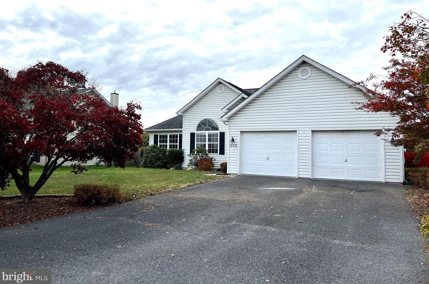 309 Montgomery Cir, Stephens City, VA 22655-5932