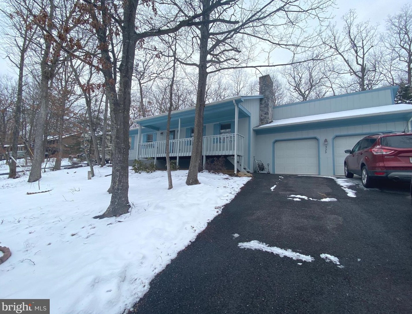 325 Overlook Dr, Cross Junction, VA 22625