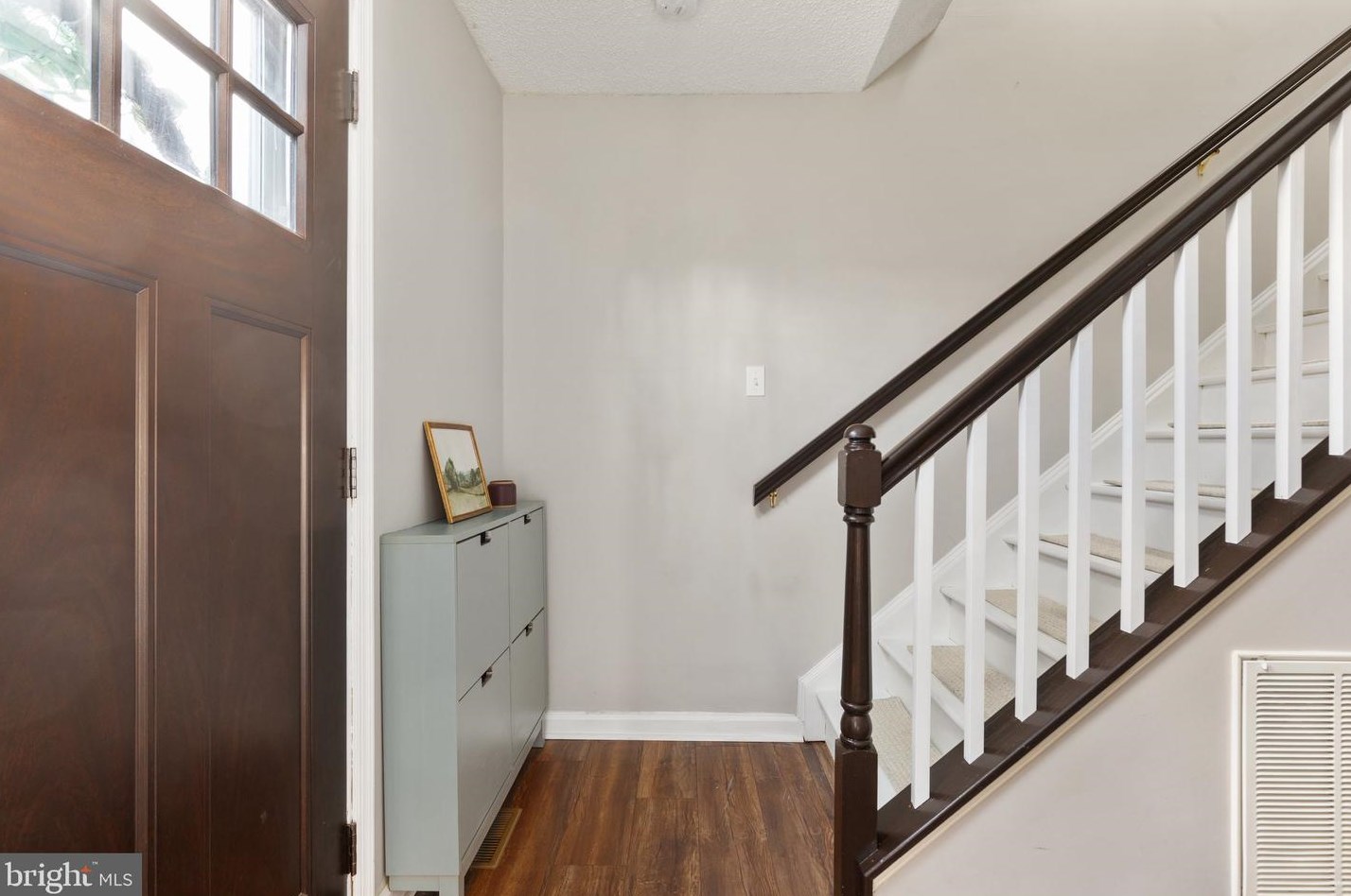 400 Lakeview Dr, Cross Junction, VA 22625