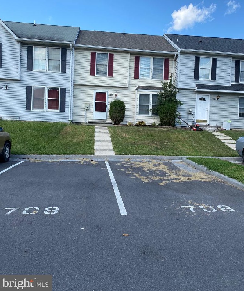 708 Emily Ln, Winchester, VA 22602