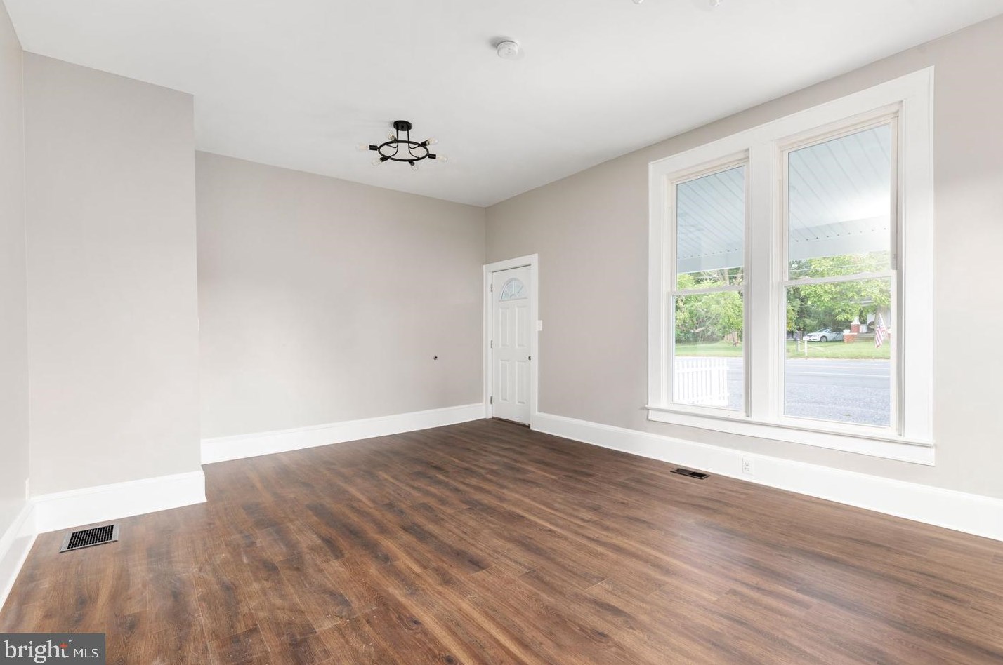 7703 Main St, Middletown, VA 22645