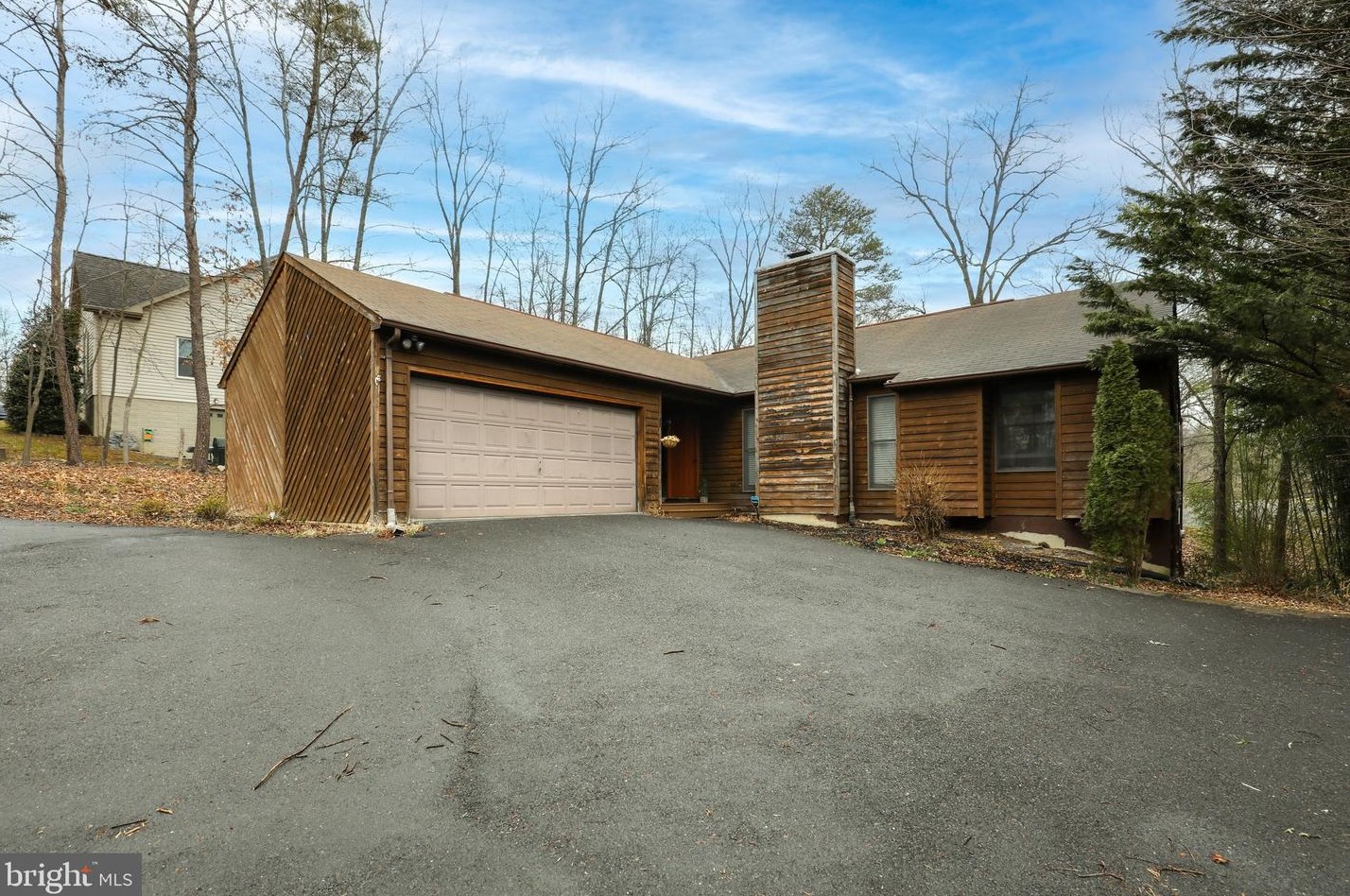 137 Lake Holiday Rd, Cross Junction, VA 22625
