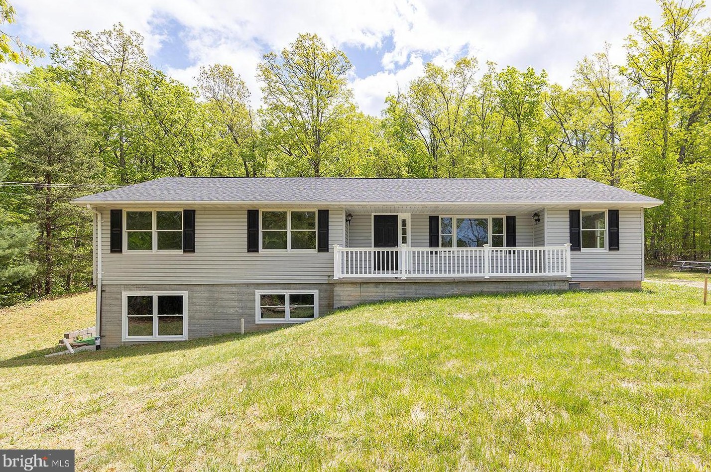 205 Crinoline Ln, Winchester, VA 22603-3800