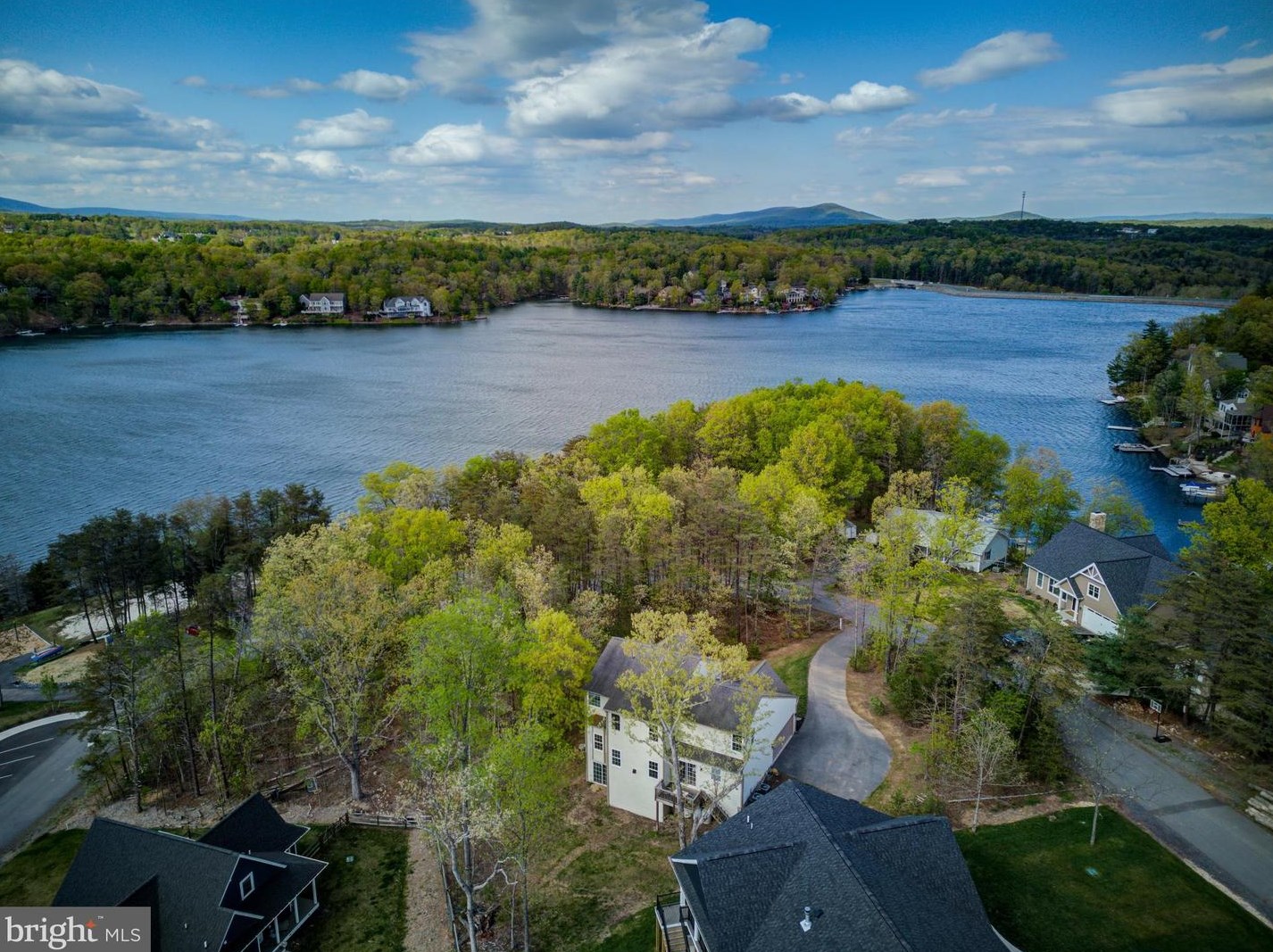 514 Sleigh Dr, Cross Junction, VA 22625