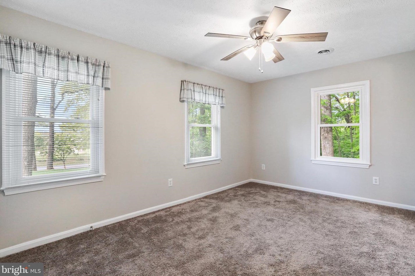 2621 Jones Rd, Winchester VA  22602-6639 exterior