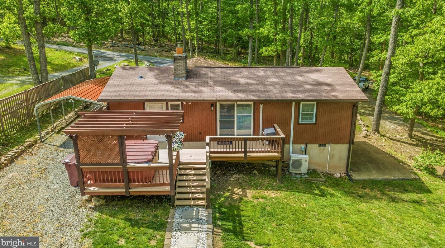 221 Graywolf Trl, Winchester VA  22602-1433 exterior