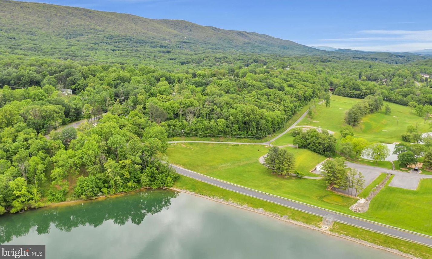 221 Graywolf Trl, Winchester VA  22602-1433 exterior