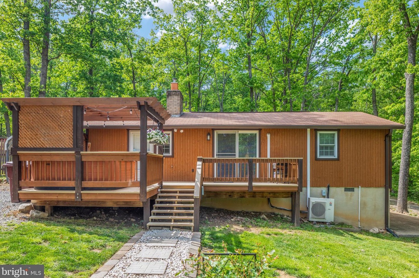 221 Graywolf Trl, Winchester VA  22602-1433 exterior