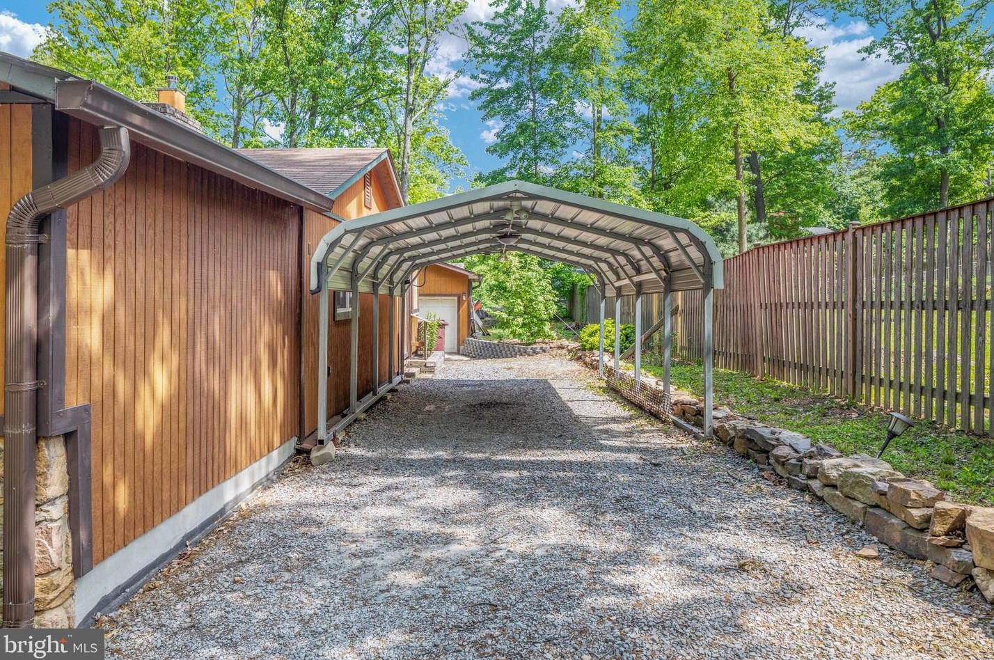 221 Graywolf Trl, Winchester VA  22602-1433 exterior