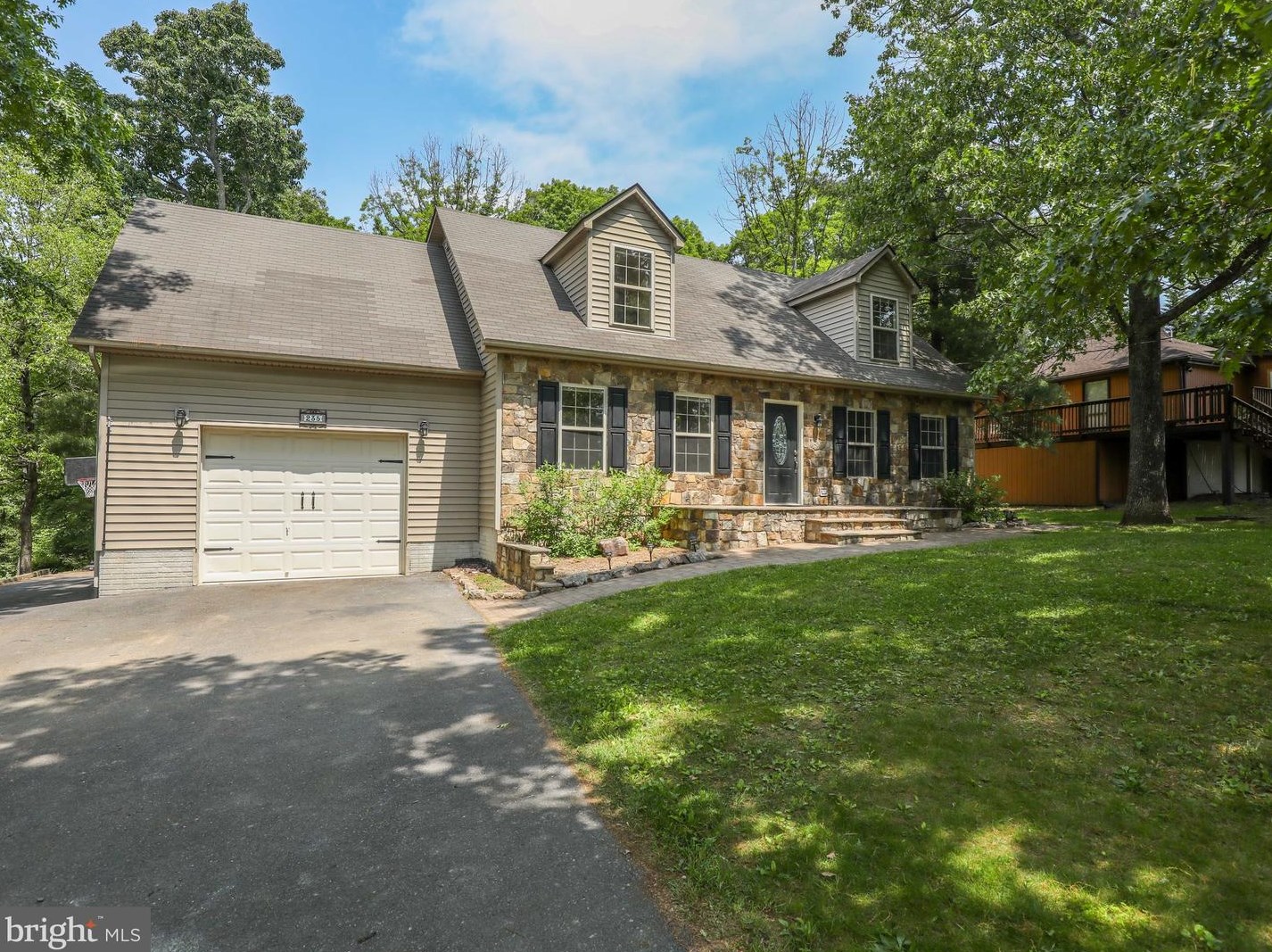 235 Fairway Cir, Cross Junction, VA 22625