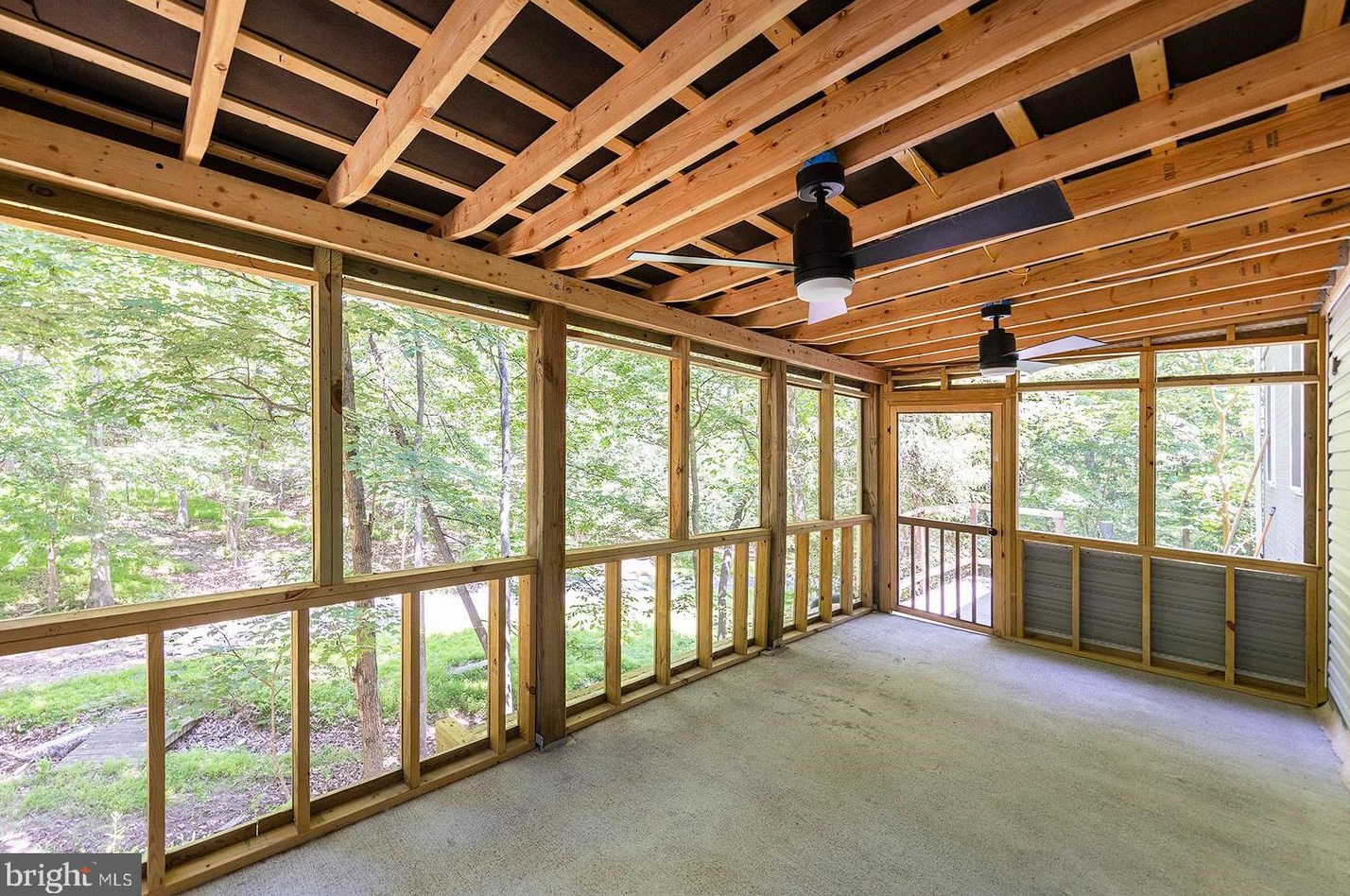 210 Greenbriar Cir, Cross Junction, VA 22625-2510