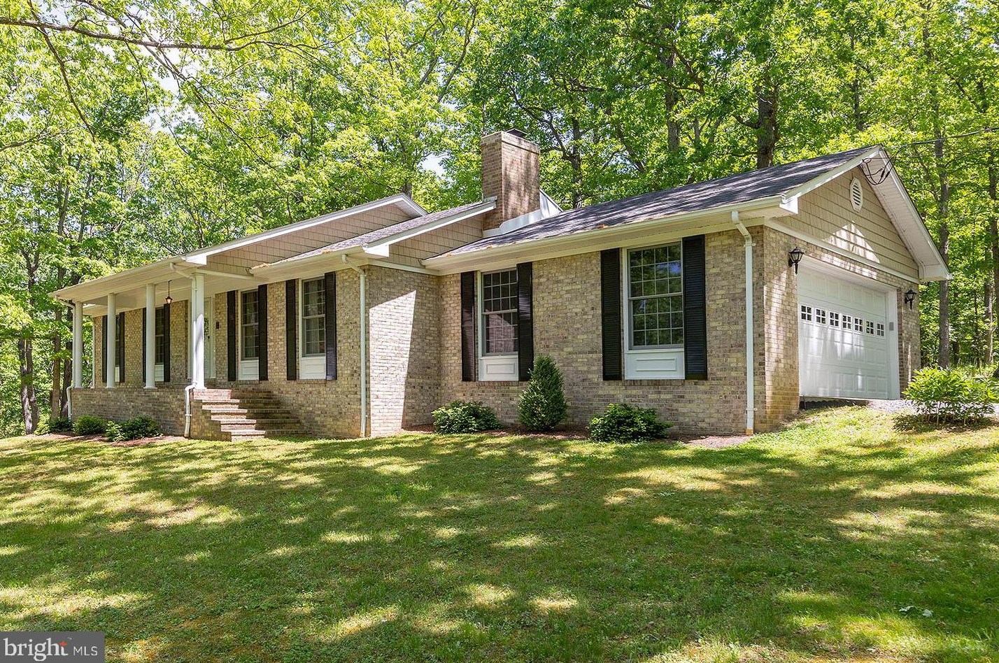 271 Hanging Tree Rd, Winchester, VA 22603-3401