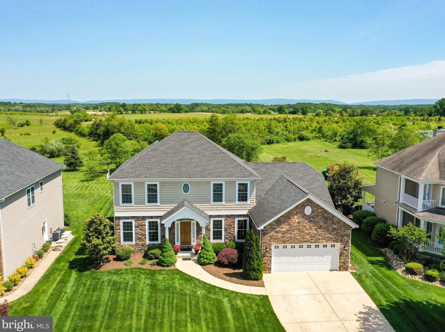 231 Summerfield Dr, Winchester, VA 22602