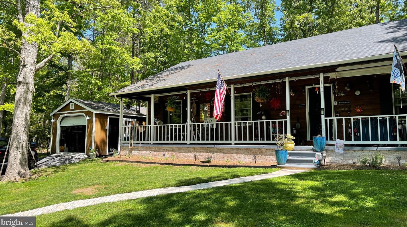 111 Dogwood Dr, Cross Junction, VA 22625
