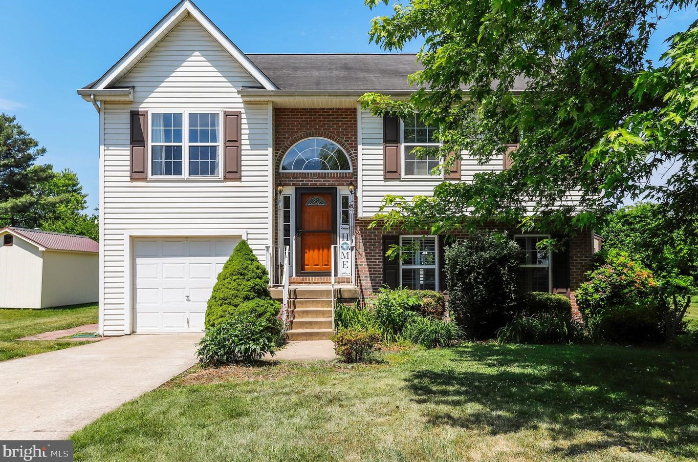 131 Lexington Ct, Stephens City, VA 22655-3819