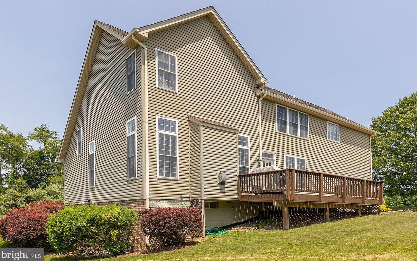 120 Colonial Dr, Cross Junction, VA 22625