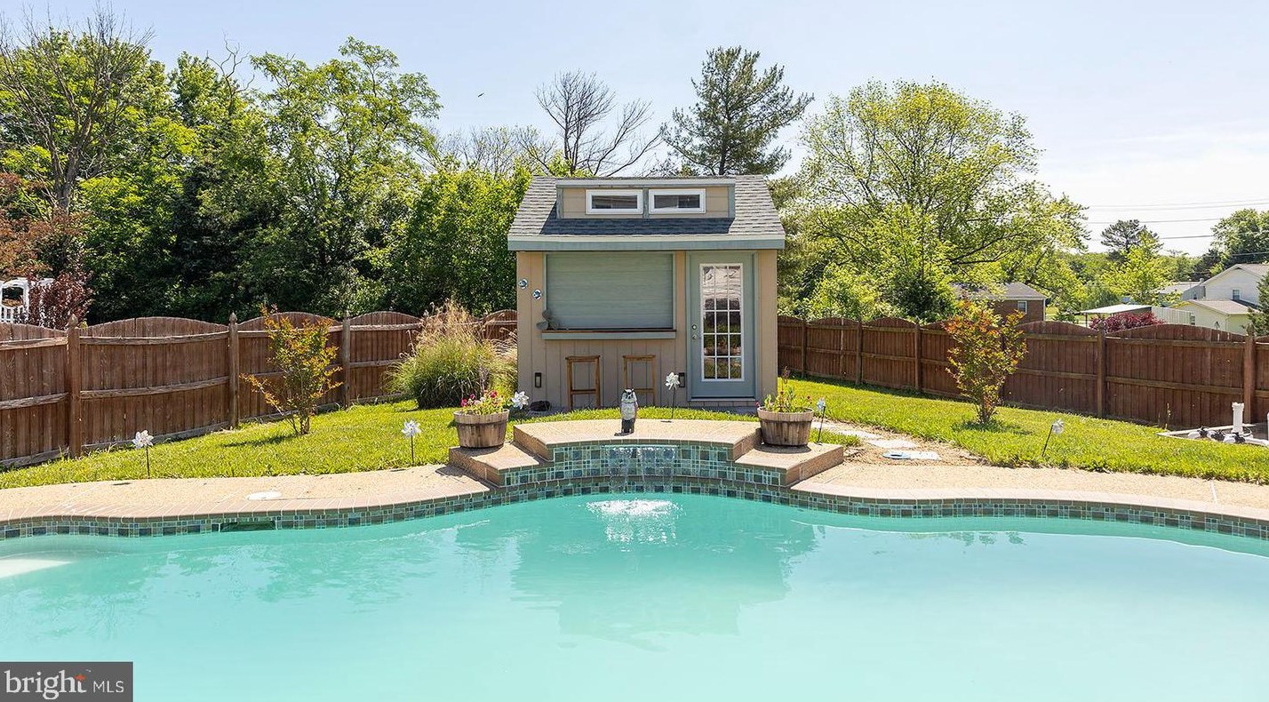 111 Atoka Dr, Winchester VA  22602-6805 exterior