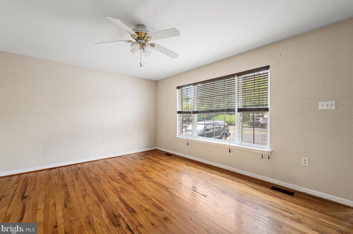 1003 Locust St, Stephens City, VA 22655