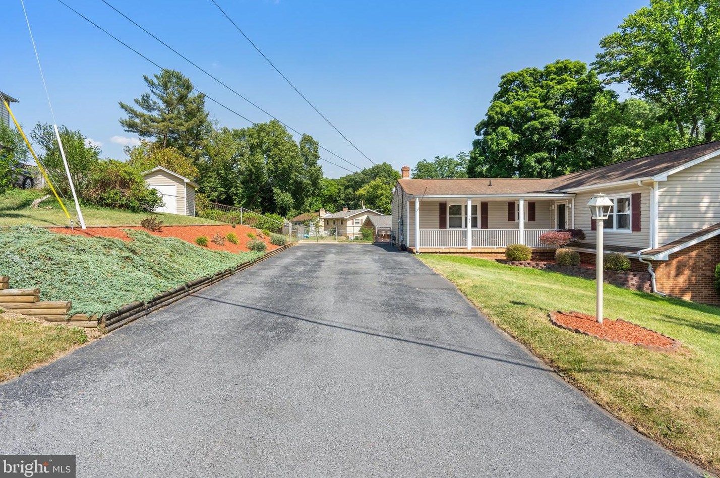 145 Wilkins Dr, Winchester VA  22602-6034 exterior