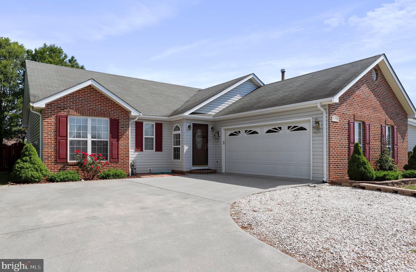 129 Buchannan Dr, Stephens City, VA 22655-3809