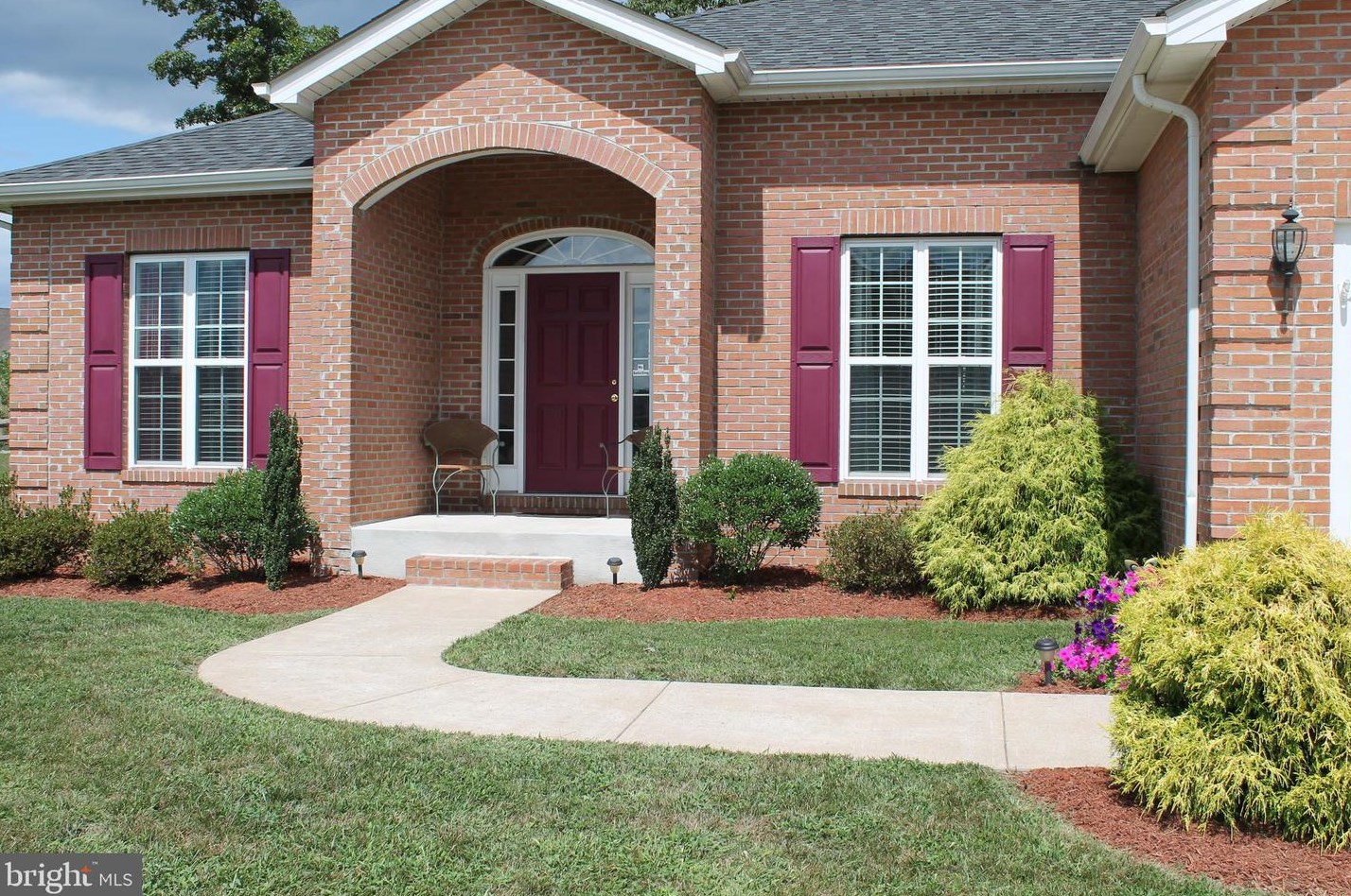 460 Canyon Rd, Winchester, VA 22602