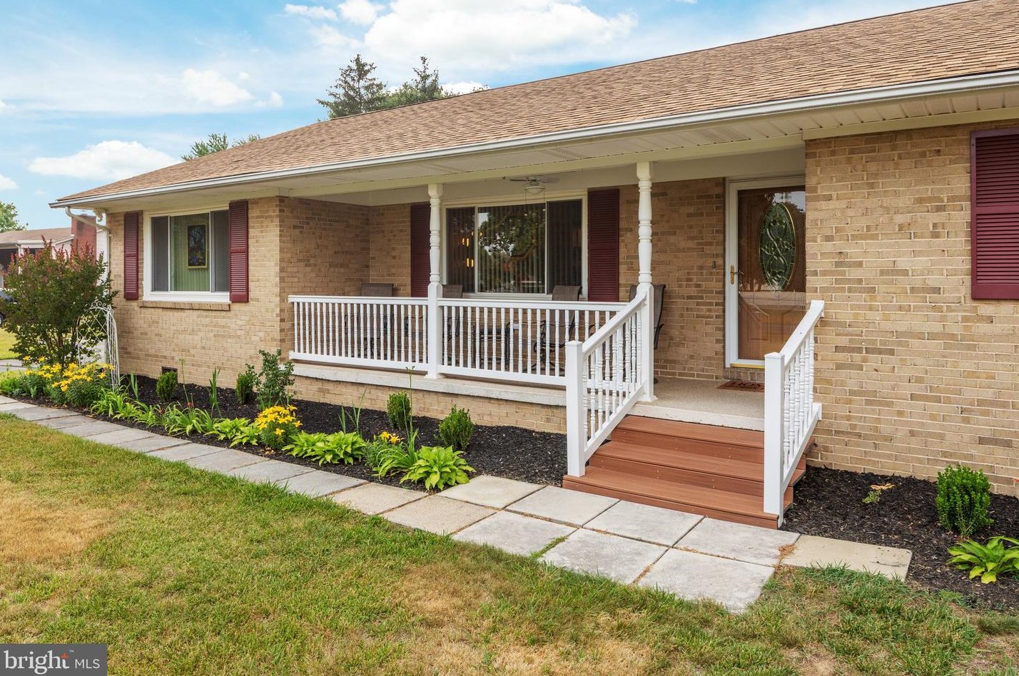 105 Essex Cir, Stephens City, VA 22655-2527