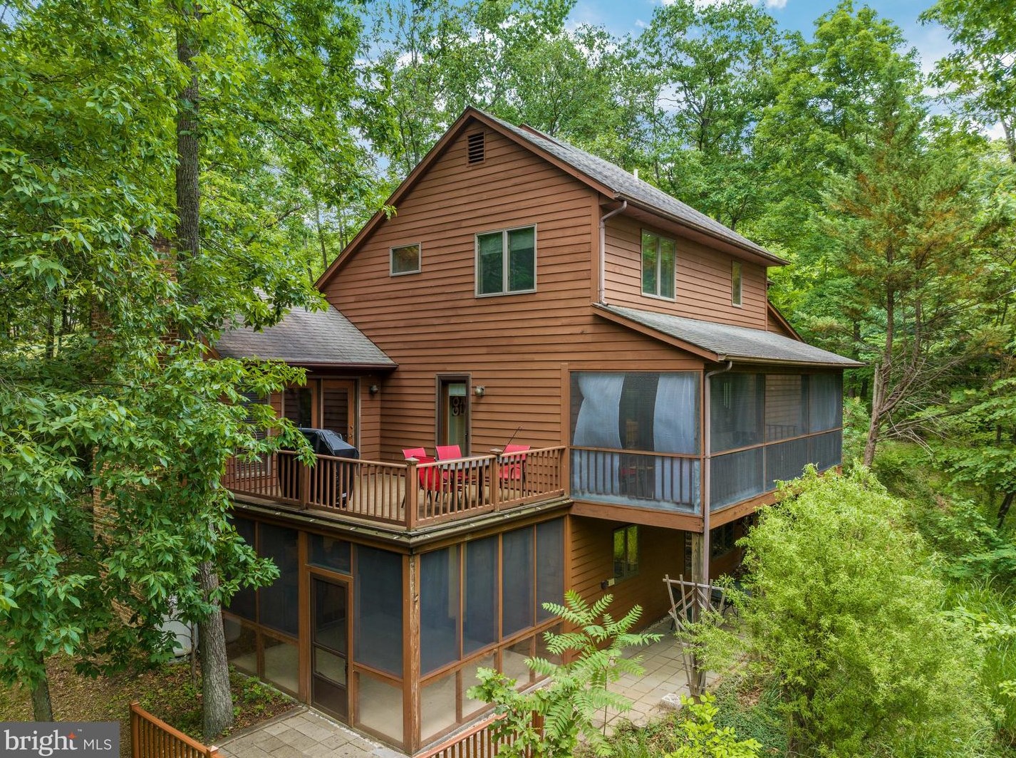 111 Sycamore Pl, Cross Junction, VA 22625