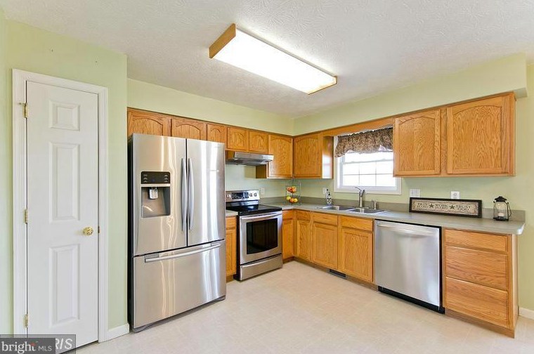 121 Nature Dr, Stephens City, VA 22655