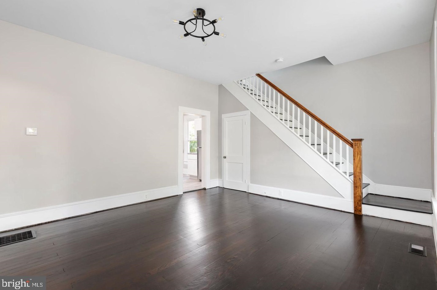 7701 Main St, Middletown, VA 22645