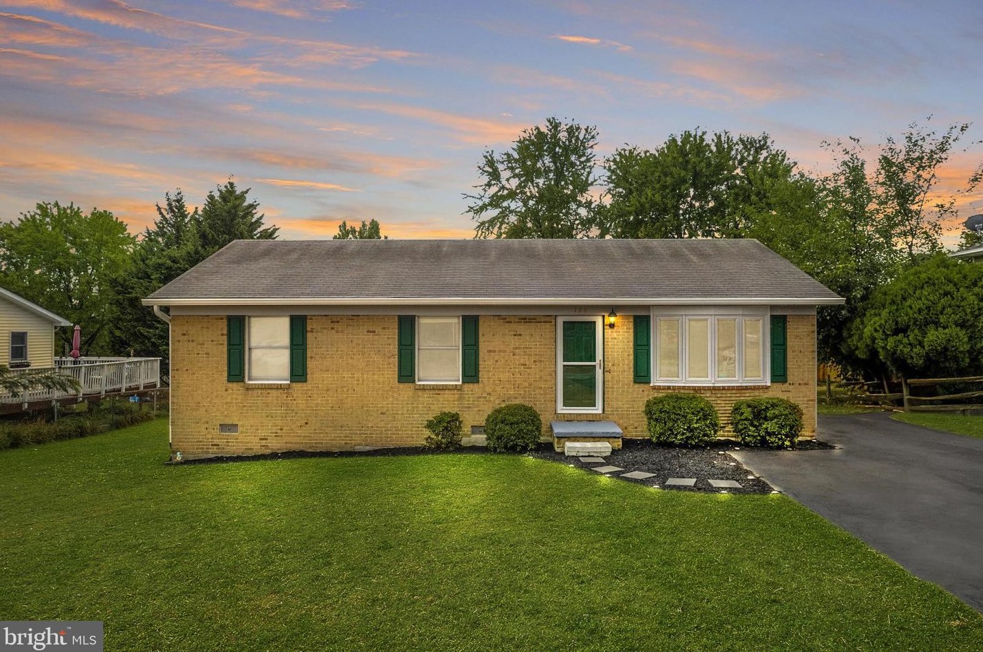 108 Golden Pond Cir, Stephens City, VA 22655-2379