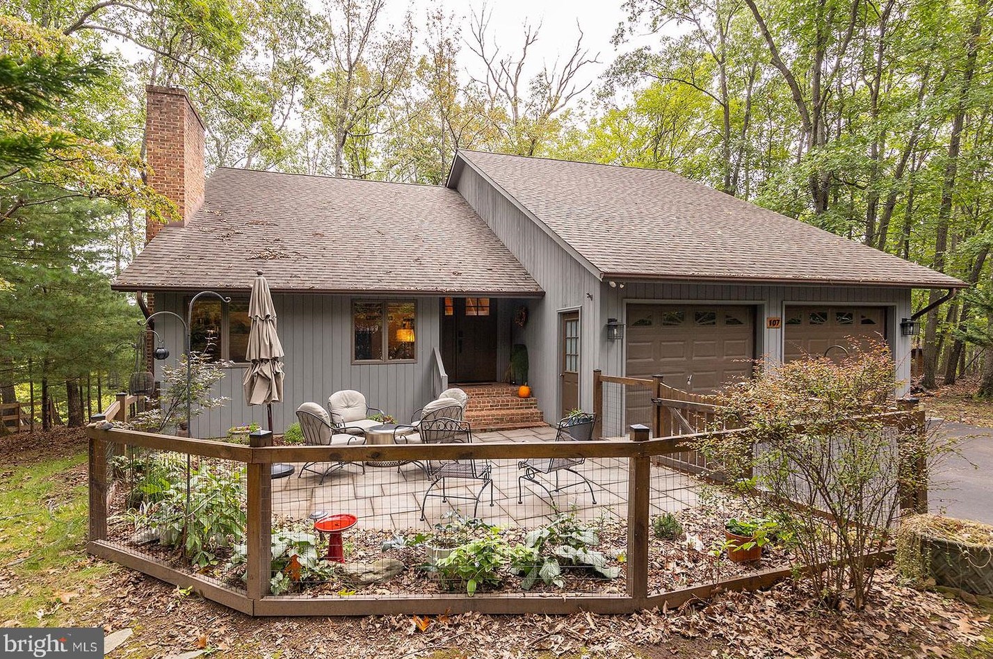 107 Hilltop Ct, Cross Junction, VA 22625-2508
