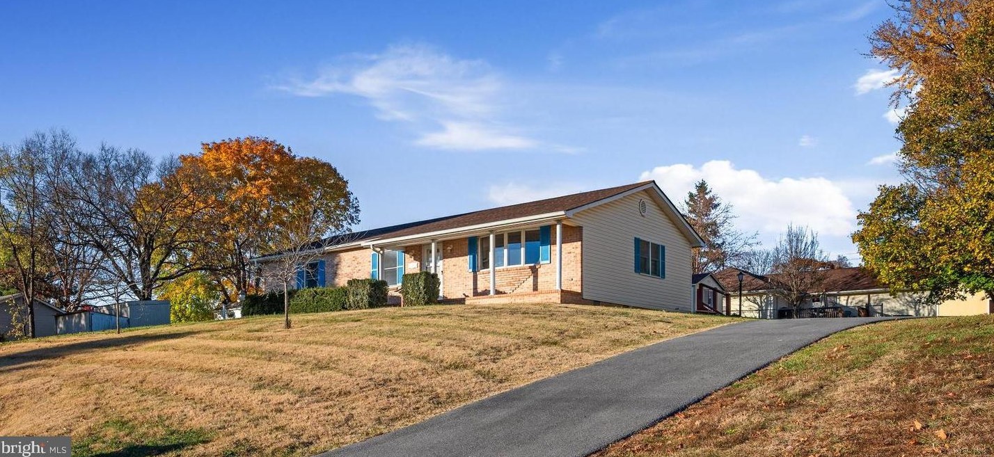 111 Pebble Brook Ln, Winchester, VA 22602