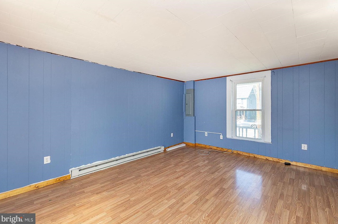 7924 Main St, Middletown, VA 22645