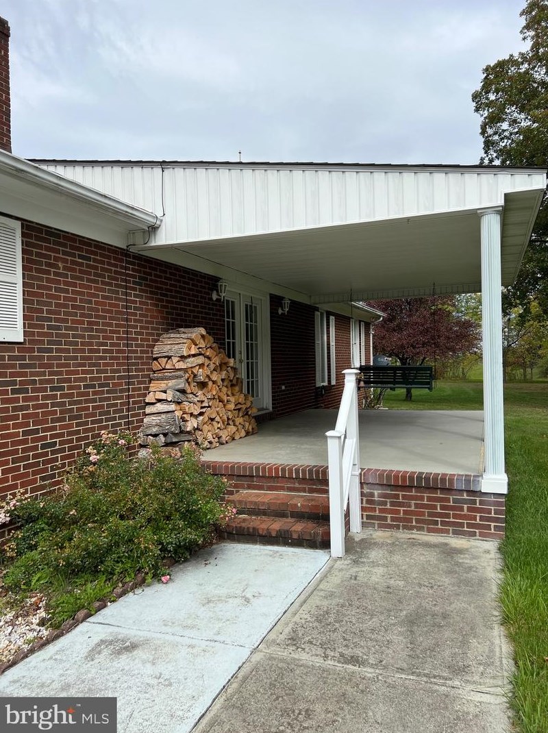 936 Frog Hollow Rd, Winchester VA  22603-2528 exterior