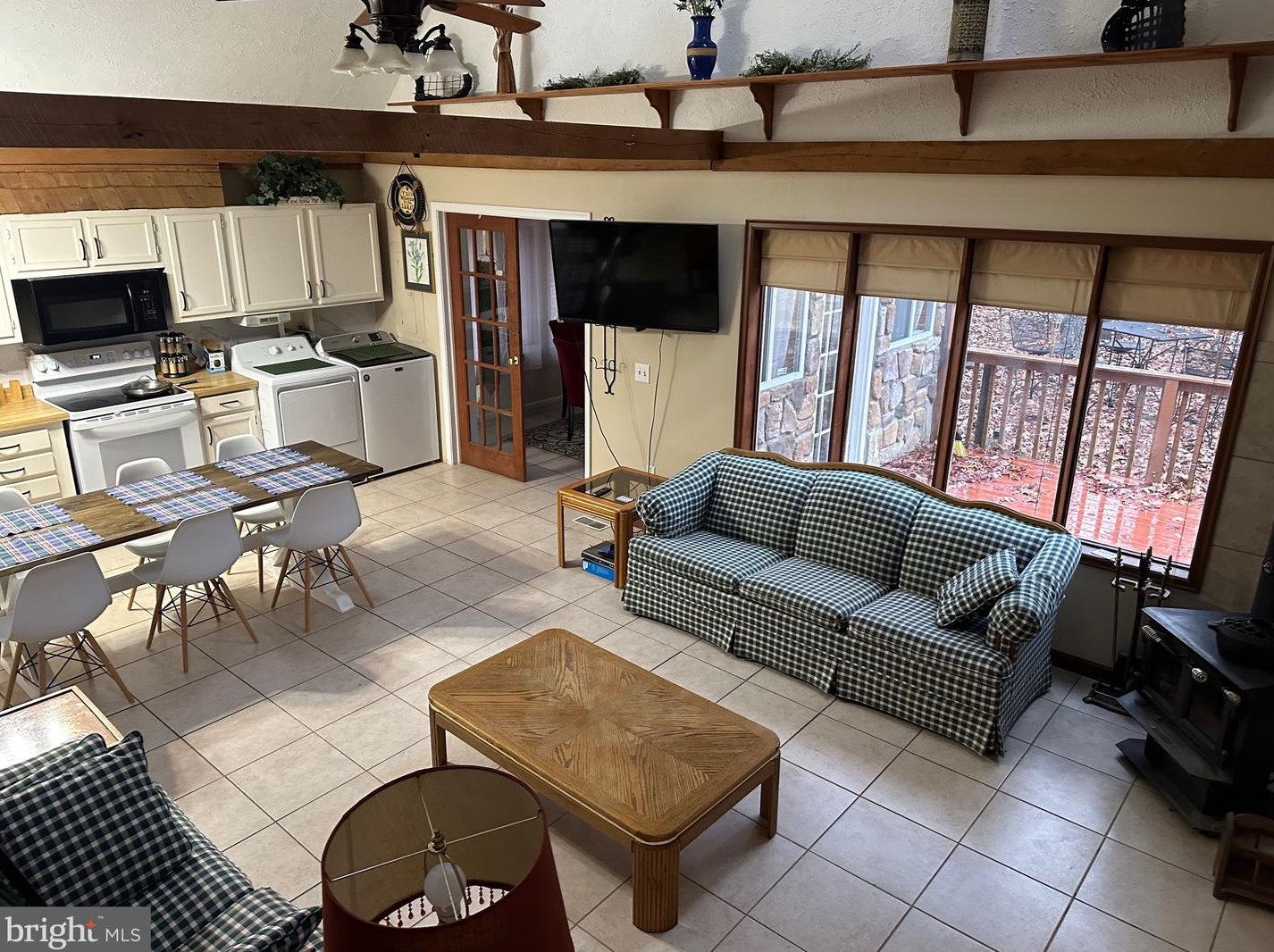 412 Northwood Cir, Cross Junction, VA 22625
