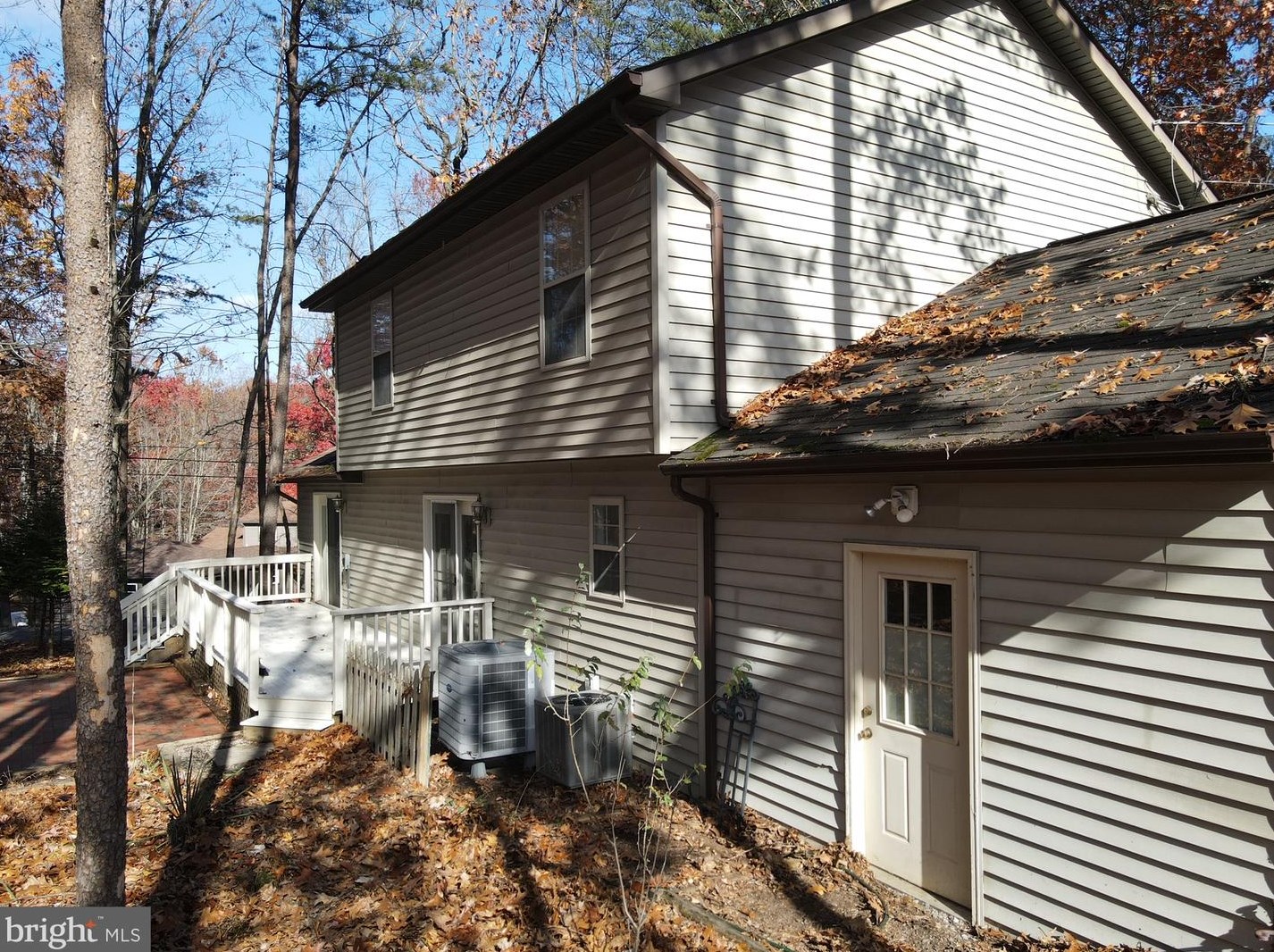 1318 Lakeview Dr, Cross Junction, VA 22625