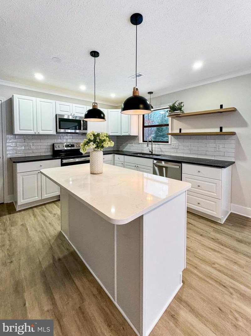 96 Northwood Cir, Cross Junction, VA 22625