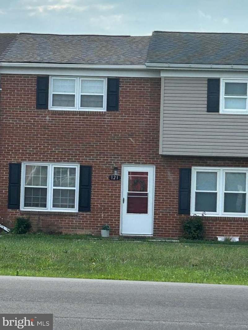 121 Chinkapin Dr, Stephens City, VA 22655