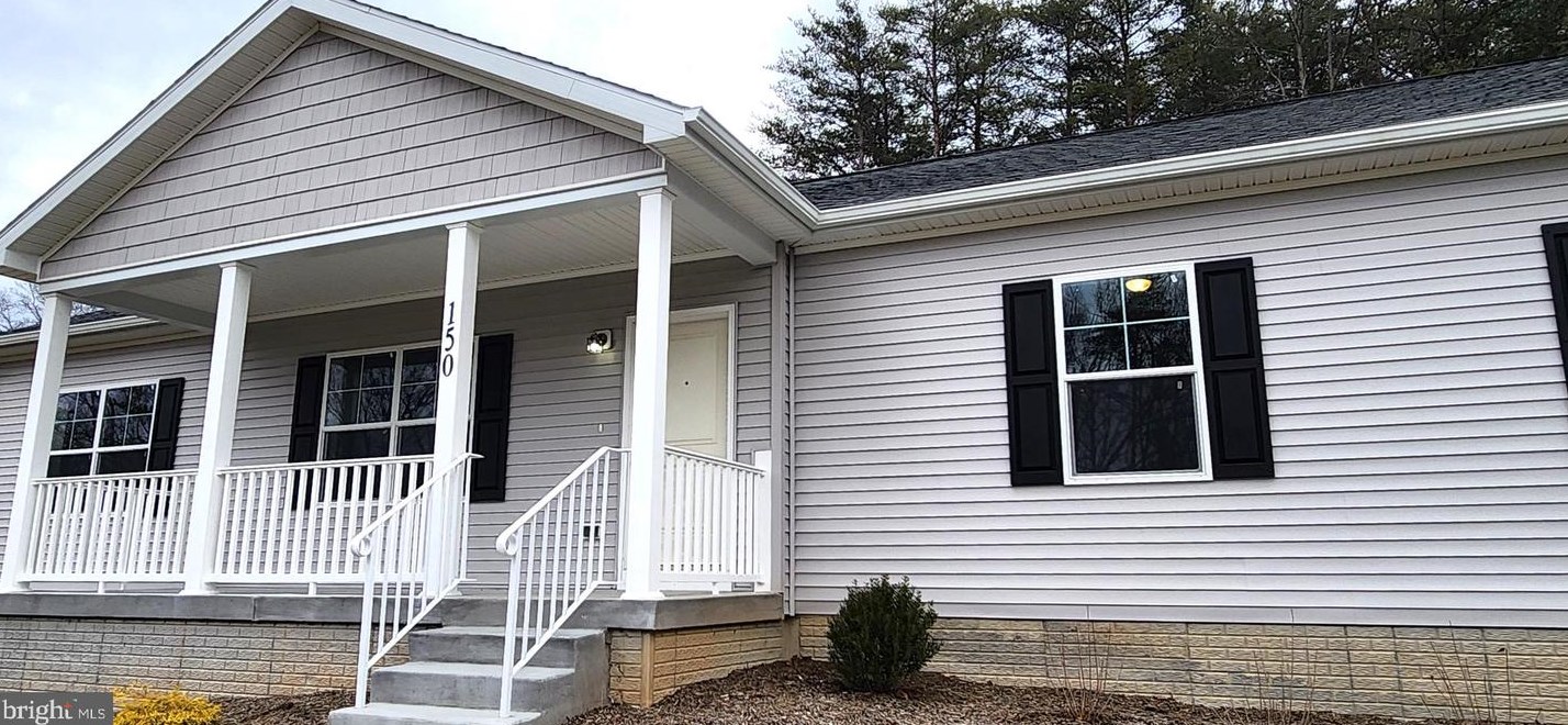 150 Country Club Dr, Cross Junction, VA 22625