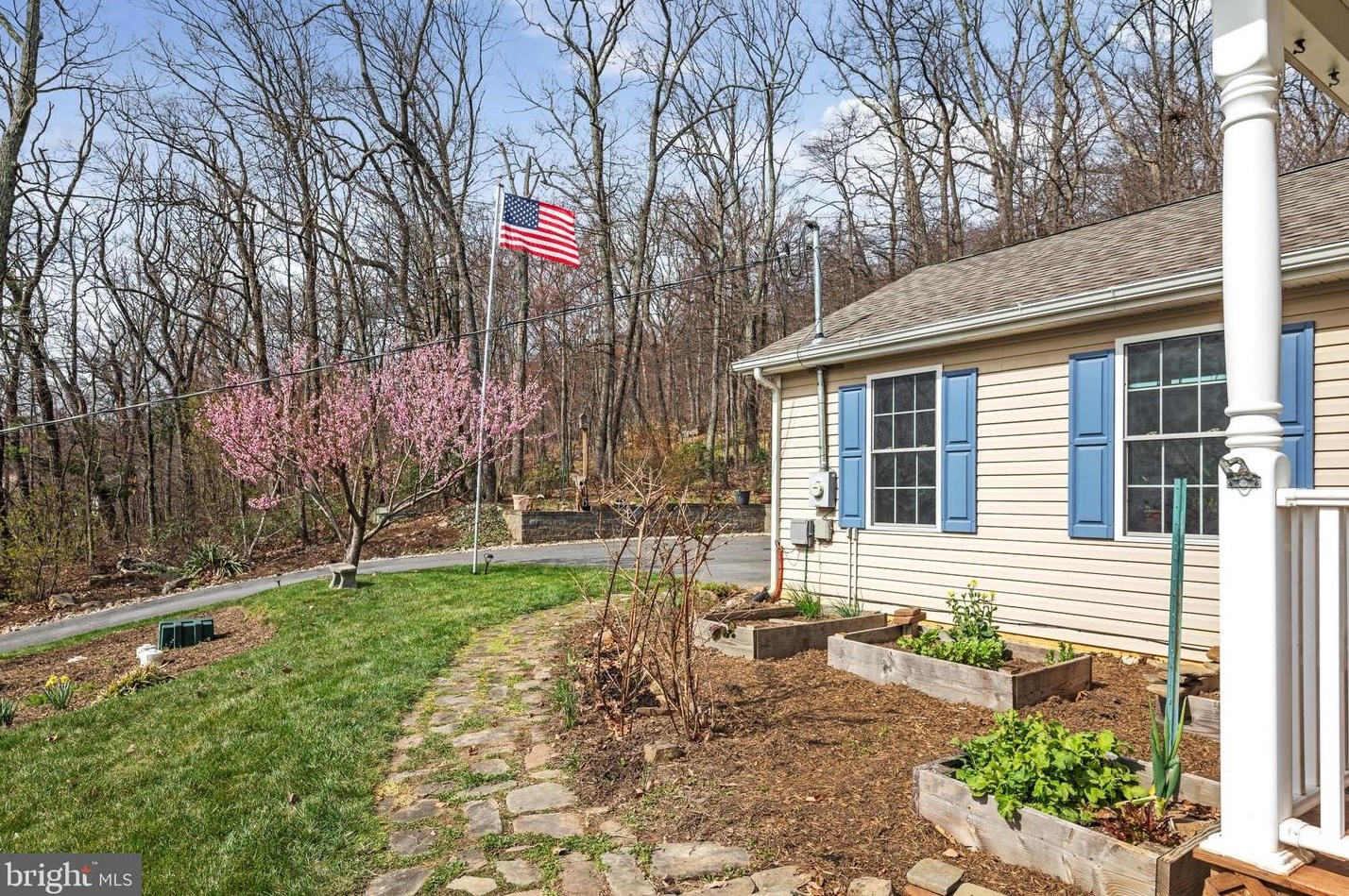 204 Hawk Trl, Winchester VA  22602-1437 exterior