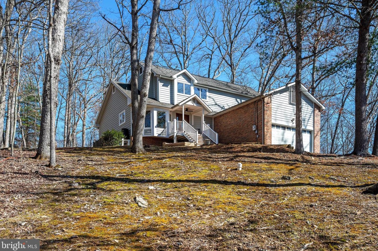 1112 Lakeview Dr, Cross Junction, VA 22625