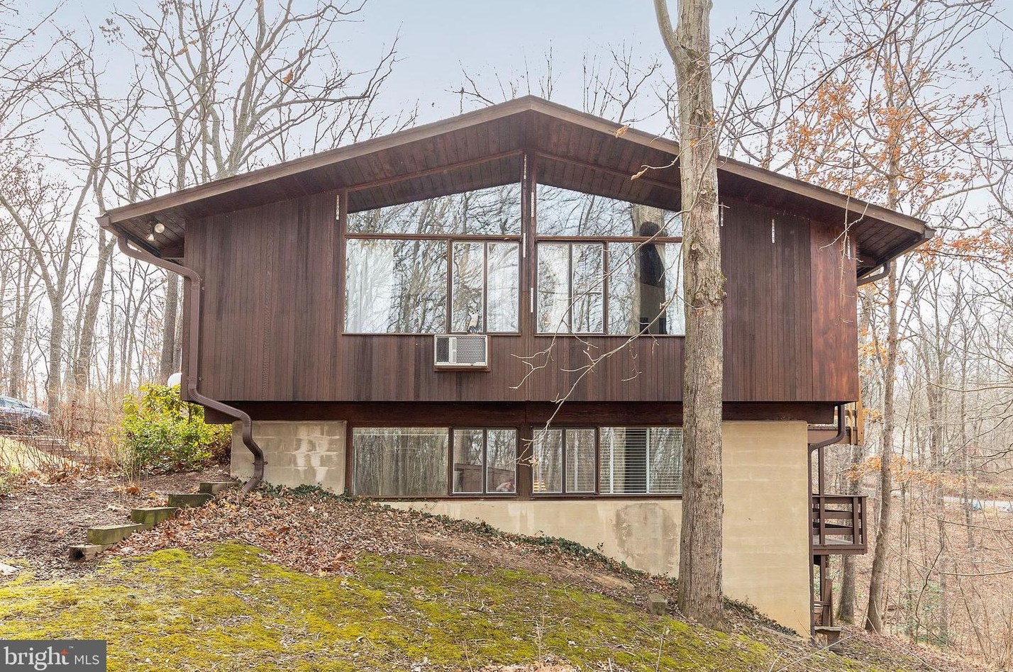 412 Spring Valley Dr, Winchester VA  22603-2949 exterior