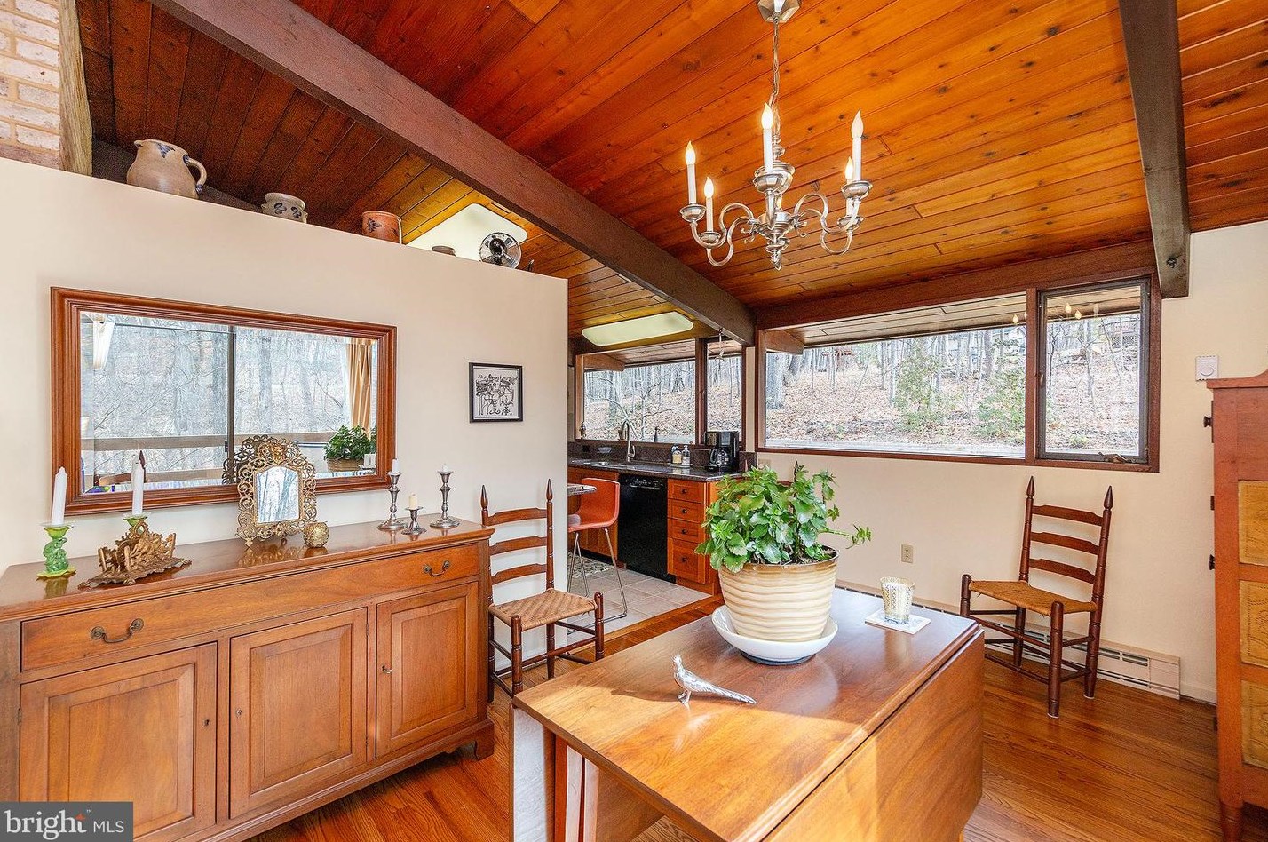 412 Spring Valley Dr, Winchester VA  22603-2949 exterior