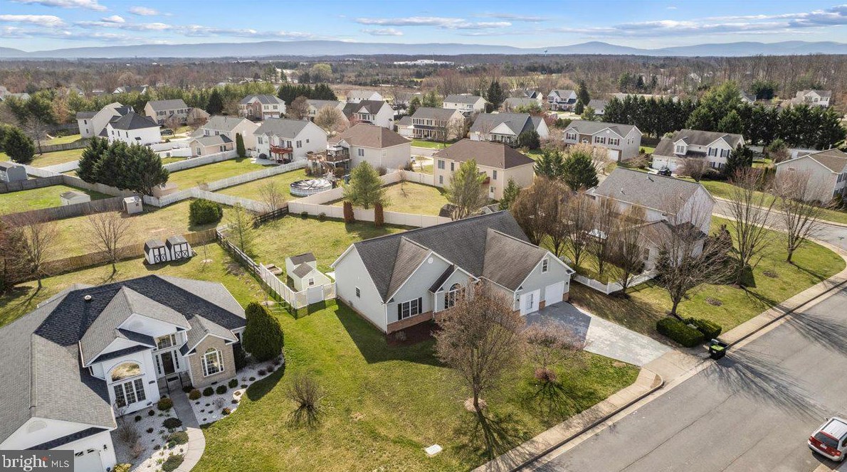 135 Caspian Dr, Stephens City VA  22655-4806 exterior