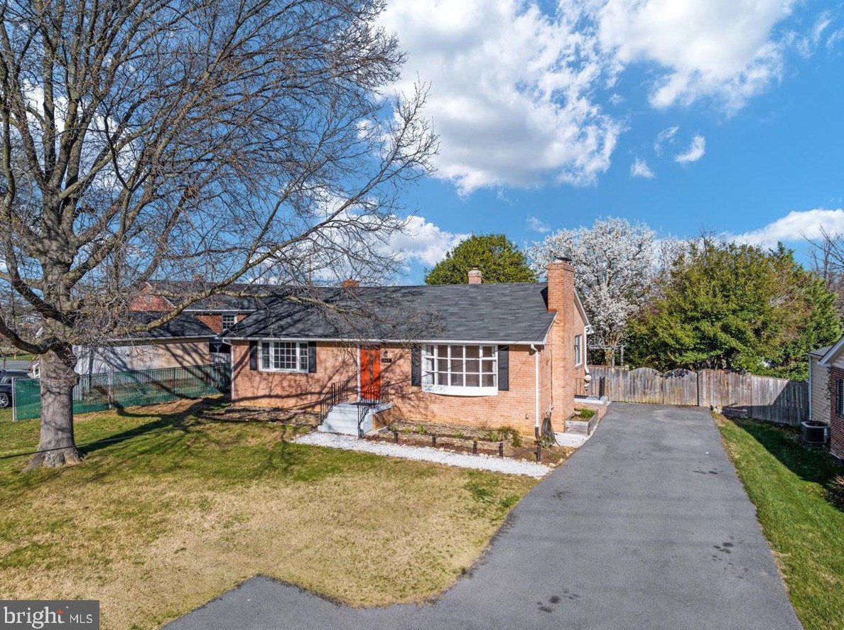 141 Wilkins Dr, Winchester VA  22602-6034 exterior