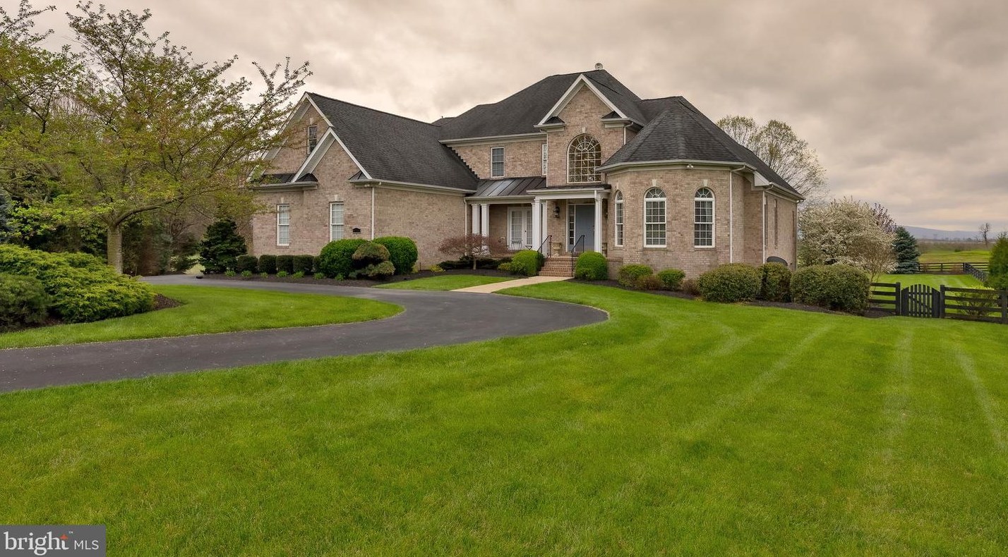 116 Cora Ln, Stephens City, VA 22655-5276