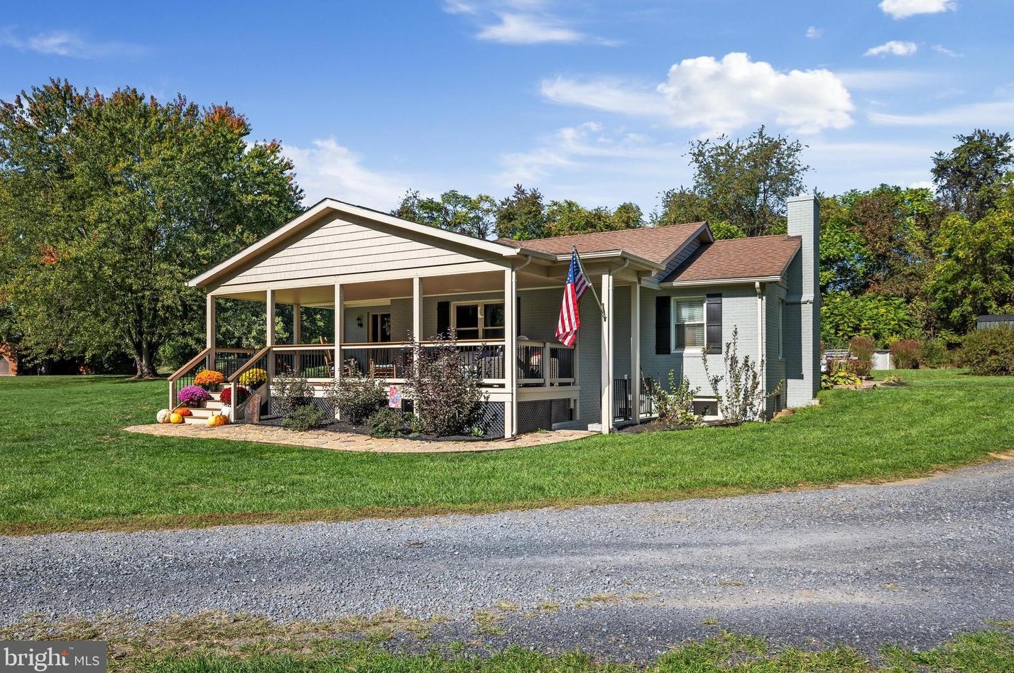 205 Cockle Ln, Middletown, VA 22645-2153