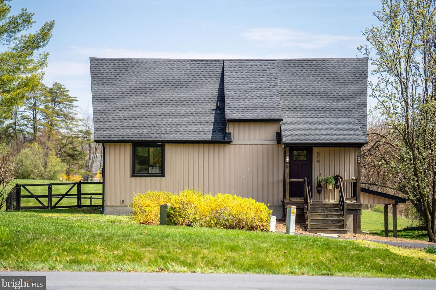 314 Masters Dr, Cross Junction, VA 22625