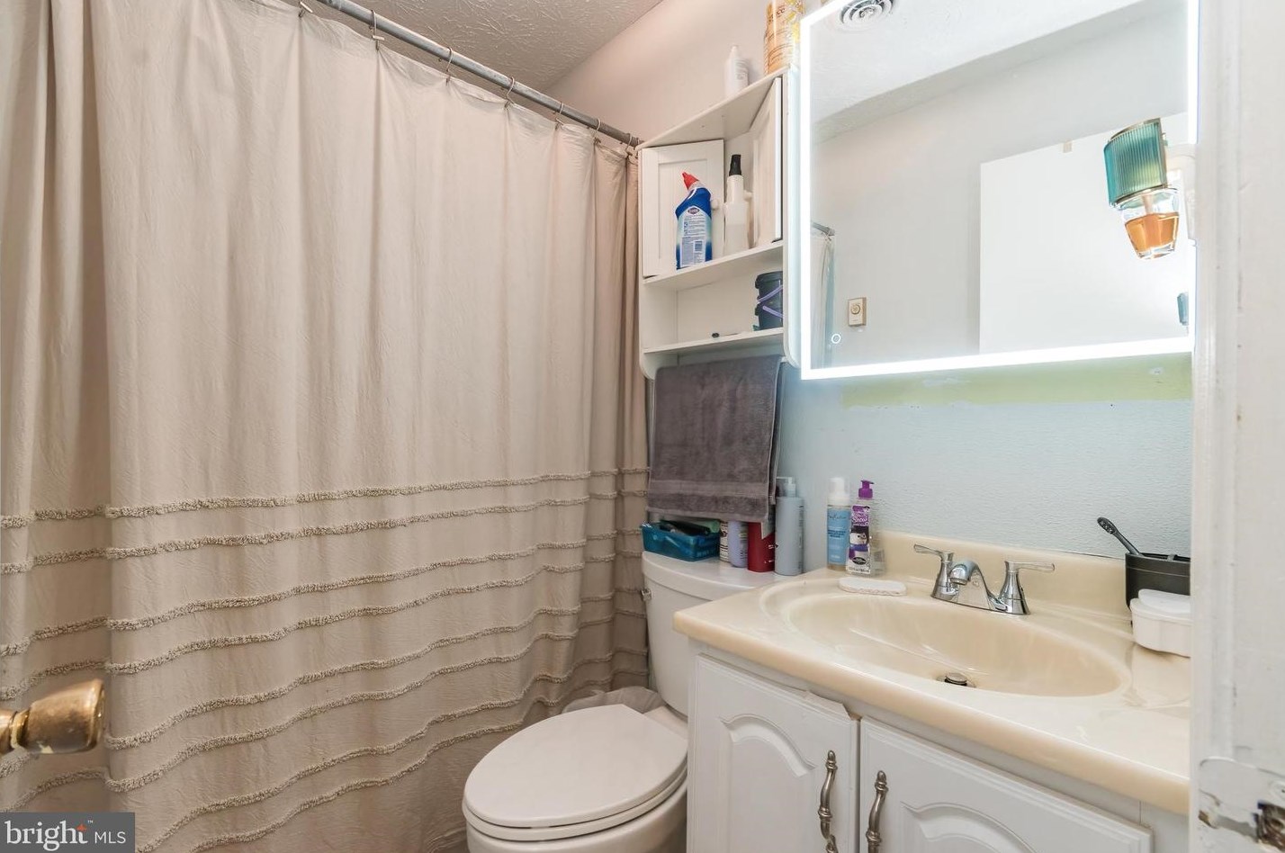 105 Huntcrest Cir, Winchester VA  22602-6404 exterior